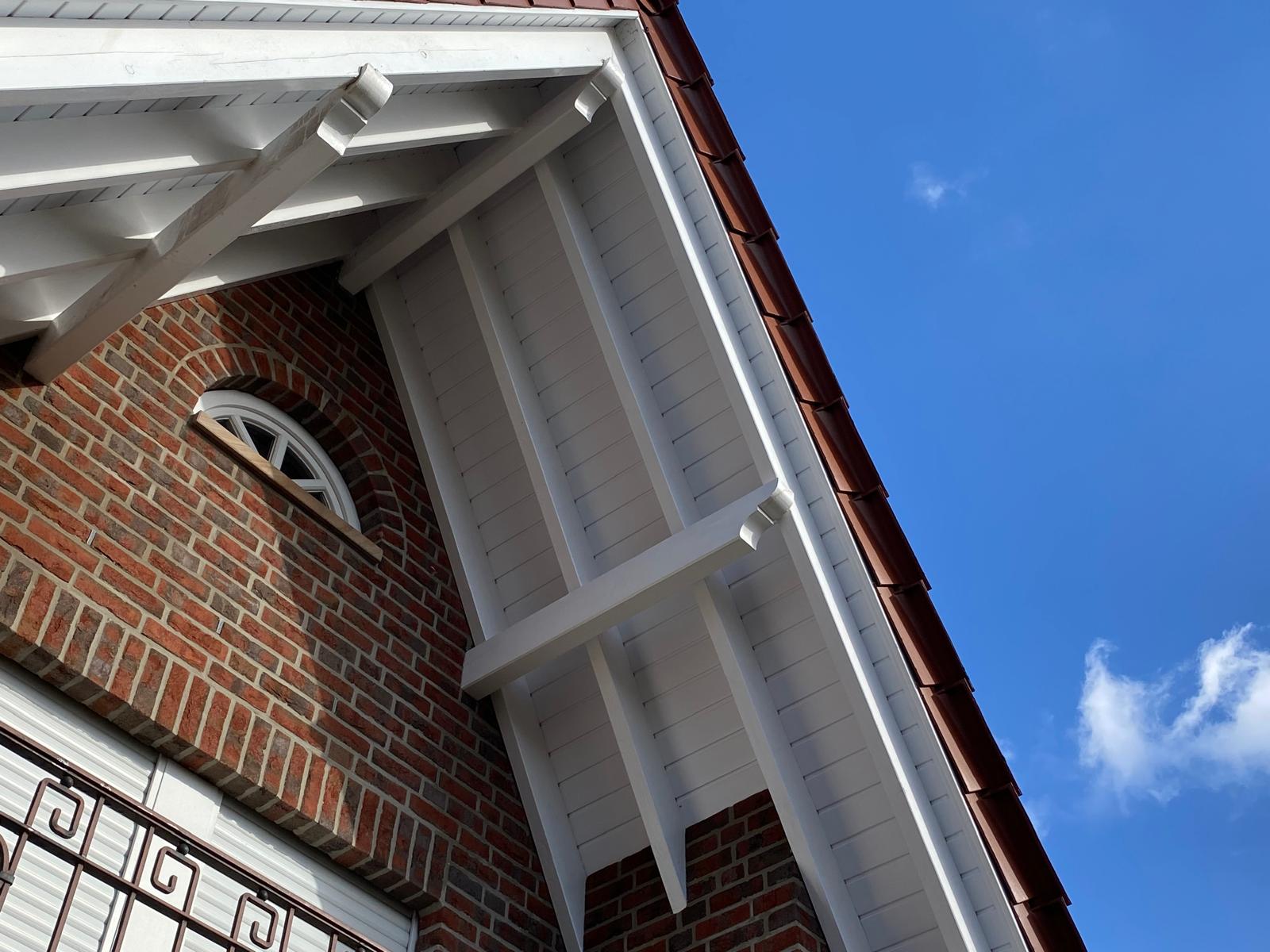 Gereinigte Dachuntersichten an einem Wohnhaus in Papenburg.